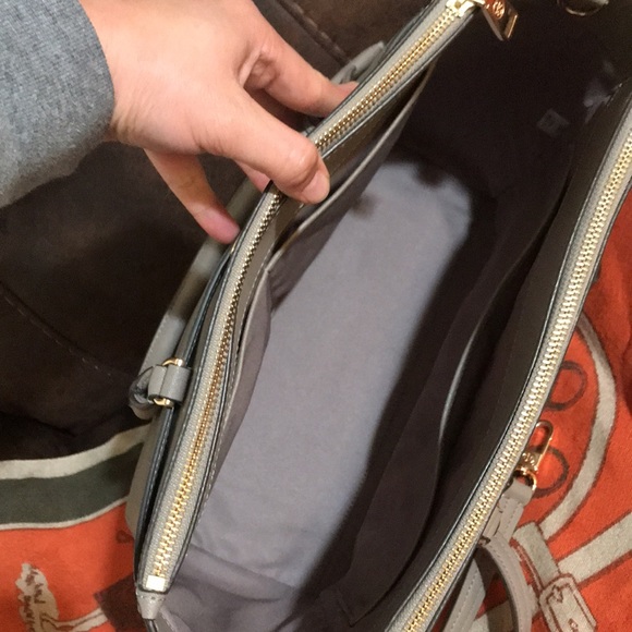 Final price…Authentic Tory burch med/large sized bag - Picture 8 of 10